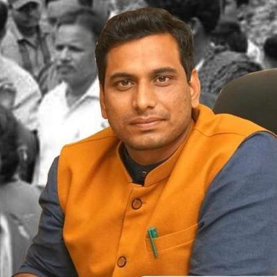 बिधायक के प्रयास से चमकेगी सड़क, लोगों ने कहा धन्यवाद नेताजी, पर थोड़ा पहले होना था