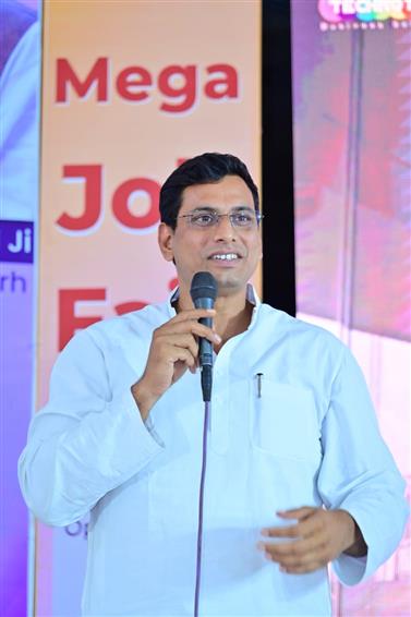 भेंट मुलाकात की एक और घोषणा हुई पूरी : पंप हाउस मैदान वार्ड 48 का मैदान हुआ जगमग.....