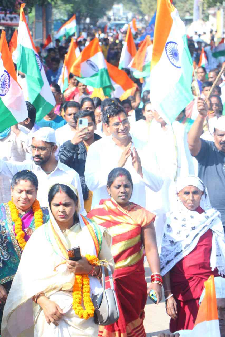 खुर्सीपार में निकाली गई भारत जोड़ो यात्रा में हजारों लोग हुए शामिल