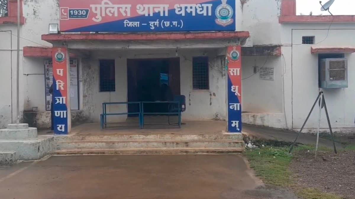 दुर्ग में तेज रफ्तार बस का कहर: बाइक सवार दो रिश्तेदारों की दर्दनाक मौत