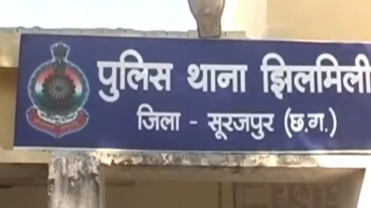 सूरजपुर में बोलेरो और कार की टक्कर, 20 बच्चों के साथ स्कूल जा रही गाड़ी में हुआ हादसा