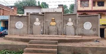 कल्याण सेवा जनजागृति संगठन ने जोन कार्यालय में  दिया 2 दिन का अल्टीमेटम, शहीदों की प्रतिमाओं का रंग रोगन किए जाने की करी मांग, 2  दिनों के भीतर कार्य पूर्ण नहीं होने पर,  संस्था ने स्वयं के खर्चे से रंग रोगन कर अनावरण किए जाने की कहीं बातें 
