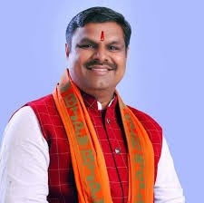 नक्सलवाद खत्म होते ही बस्तर बनेगा एजुकेशन हब: मंत्री गजेंद्र यादव 31 मार्च की डेडलाइन से पहले बड़ा बयान, नक्सल प्रभावित इलाकों में तेज़ी से हो रहा विकास