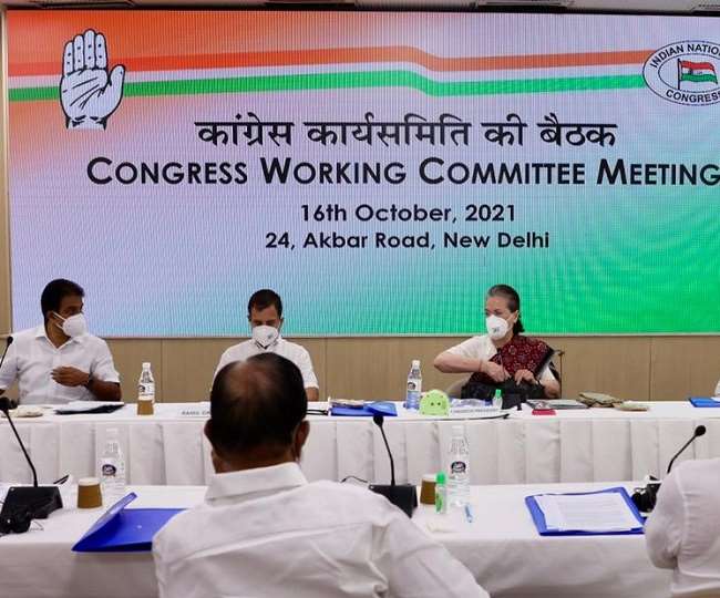 कांग्रेस कार्यसमिति की बैठक में सोनिया बोलीं- मीडिया के जरिए बात करने की जरूरत नहीं
