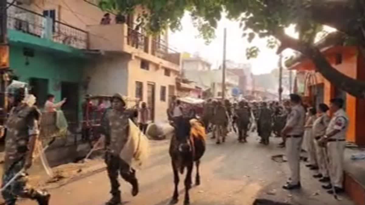 दुर्ग में दो पक्षों के बीच हिंसक झड़प, पुलिस का फ्लैग मार्च; कई घायल, इलाके में तनाव