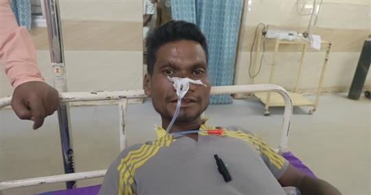 2 माह से वेतन नहीं मिला,पी लिया जहर 
समय पर इलाज मिलने के कारण बच गए प्राण, वंदे मातरम केबल नेटवर्क के संचालक विक्की गुलाटी पर लगाया आरोप