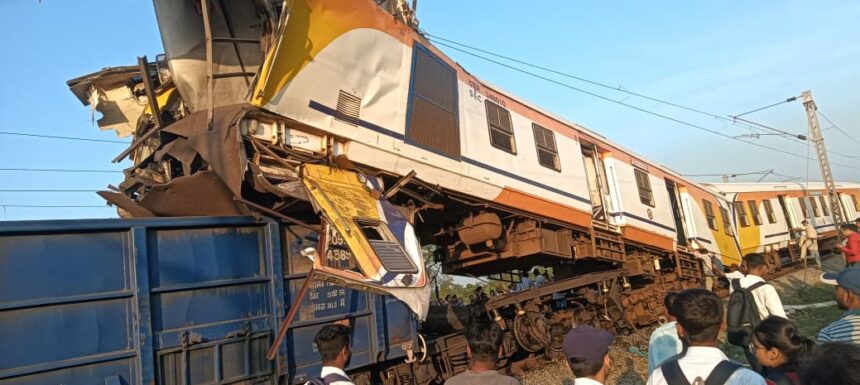छत्तीसगढ़ ट्रेन एक्सीडेंट: मृतकों की संख्या 11 पहुंची, 20 घायल, मालगाड़ी से टकराई मेमू लोकल ट्रेन