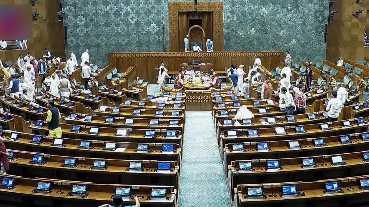 संसद बजट सत्र के छठे दिन हंगामेदार शुरुआत, राज्यसभा में बंगाल के शीर्ष अधिकारियों को हटाने का मुद्दा उठा