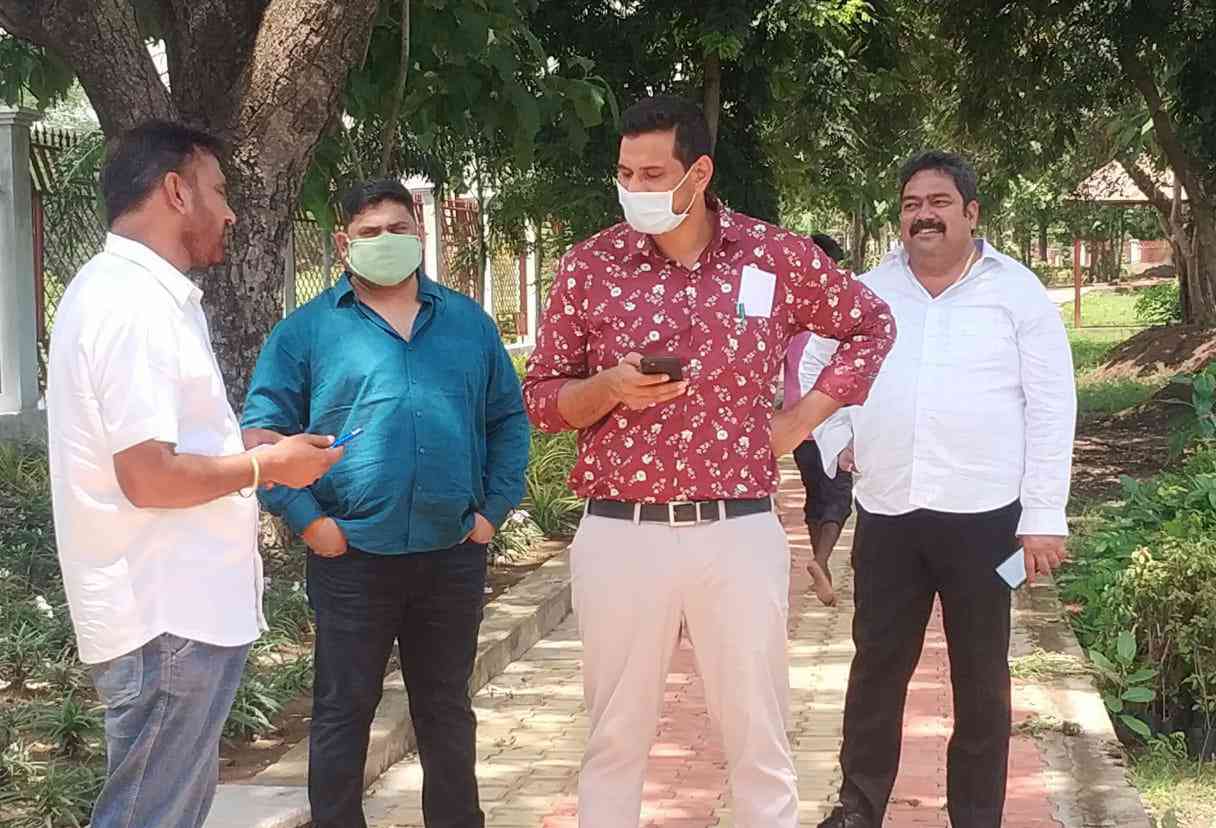 औषधी फूल पौधे से सज रही है , उद्यान की क्यारियां ! 