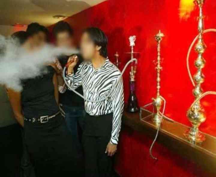 हुक्का बार में छापा 11 नाबालिग पकड़ाए , कई आपत्तिजनक चीजें भी बरामद । 