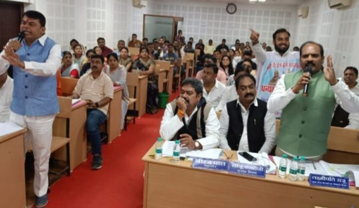 भिलाई : दया सिंह ने सफाई और निगम की आर्थिक संकट का मुद्दा उठाया, शहर सरकार को हर मोर्चे पर घेरा

....