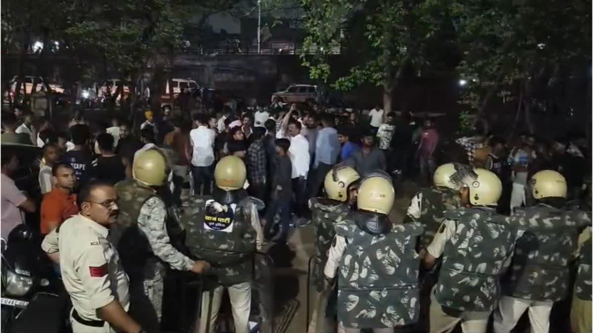 भिलाई में दो पक्षों के बीच हिंसक झड़प: पथराव में CSP समेत कई पुलिसकर्मी घायल, छावनी थाना घेराव