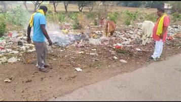 सड़कों पर खुलेआम जलाया जा रहा कचरा, वायु प्रदूषण से क्षेत्रवासी हुए प्रभावित, सामाजिक कार्यकर्ताओं ने कार्यवाही की रखी मांग
