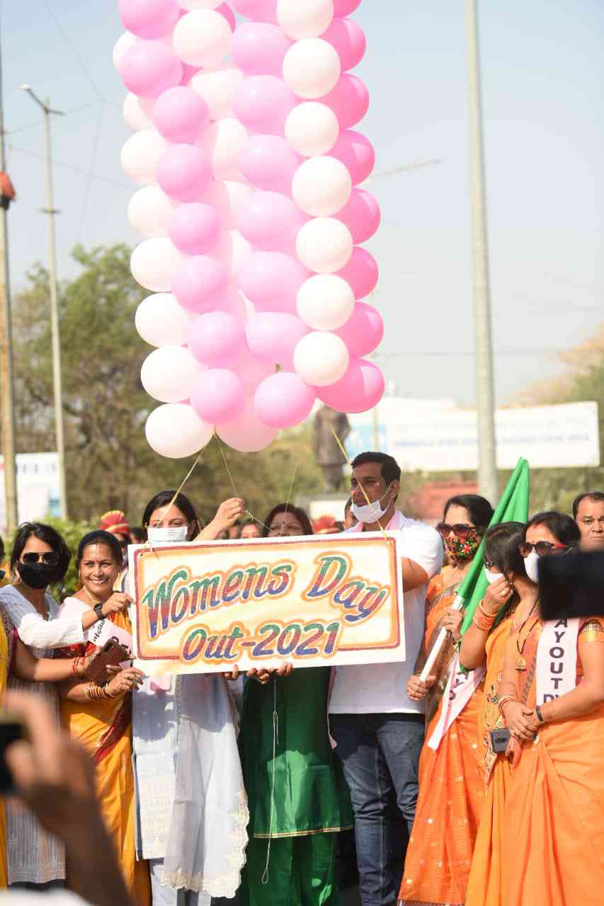 अंतरराष्ट्रीय महिला दिवस पर विधायक  देवेंद्र यादव की अनुठी पहल
 महिलाओं के साथ  स्कूटी रैली निकाल कर जागरुकता का दिया संदेश..........