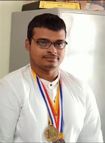 भिलाई के अमित सिंह ने प्रदेश का नाम किया रोशन, इंटरनेशनल बुक ऑफ वर्ल्ड रिकॉर्ड में नाम दर्ज, 30 सेकंड में 52 पुशअप्स करके बनाया रिकॉर्ड
