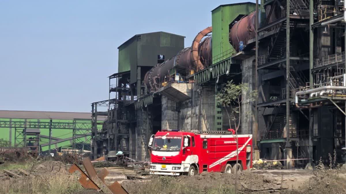 बलौदाबाजार स्टील प्लांट ब्लास्ट: 900 डिग्री गर्म राख से 6 मजदूरों की मौत, 5 गंभीर, भट्टी क्रमांक-1 सील, मृतक परिवार को 45 लाख मुआवजा