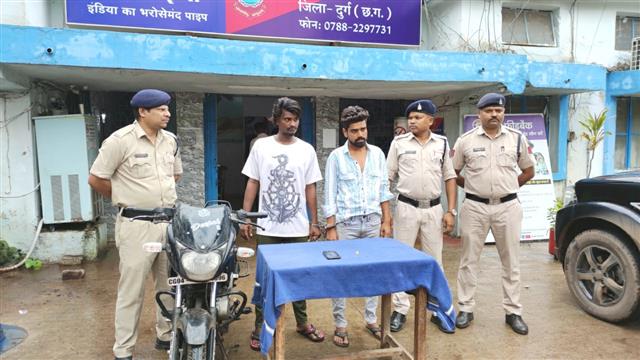 रात्रि के समय चंद्रा मौर्या अंडर ब्रिज के समीप लूट की घटना को दिया अंजाम , सुपेला पुलिस ने लूट के आरोपीयों को 18 घंटे के भीतर किया गिरफ्तार
