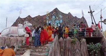 जिले में मनाया गया सावन का पहला सोमवार, शिवालयों में भक्तों की उमड़ी भीड़, विधि-विधान से भक्तों ने की पूजा अर्चना
