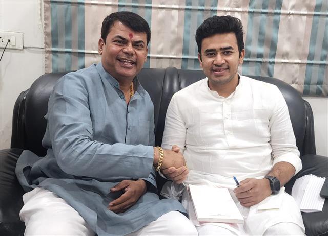 रायपुर में भाजयुमो राष्ट्रीय अध्यक्ष तेजस्वी सूर्या से मिले दया सिंह, भिलाई आने का भी दिया न्यौता, बोले- छत्तीसगढ़ सरकार को उखाड़ फेंकने का लिया संकल्प
