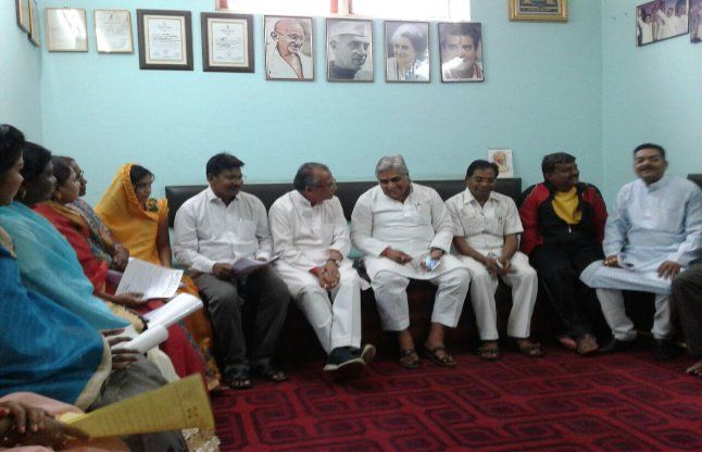 टिकट के दावेदार विधायक निवास का काट रहे चक्कर