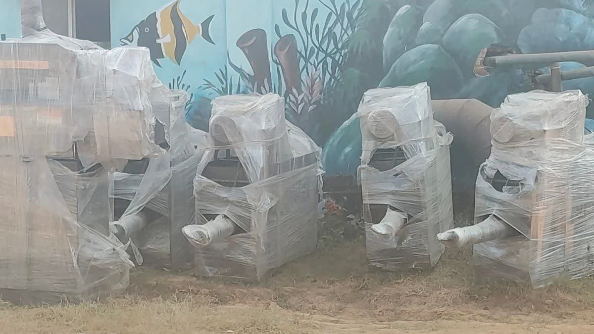 धमतरी नगर निगम में बेलिंग मशीन खरीदी को लेकर भ्रष्टाचार का आरोप, कांग्रेस पार्षदों का जोरदार प्रदर्शन