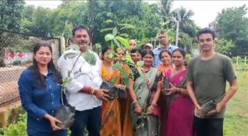 एसपीए रोड सेक्टर 5 उद्यान में किया गया पौधारोपण, आदर्श उद्यान में बृहद रूप से विभिन्न प्रजातियों के फलदार और छायादार पौधों का किया गया रोपण , पौधारोपण करने के उपरांत सभी ने सामूहिक रूप से देखरेख और उसकी सुरक्षा का लिया संकल्प 
