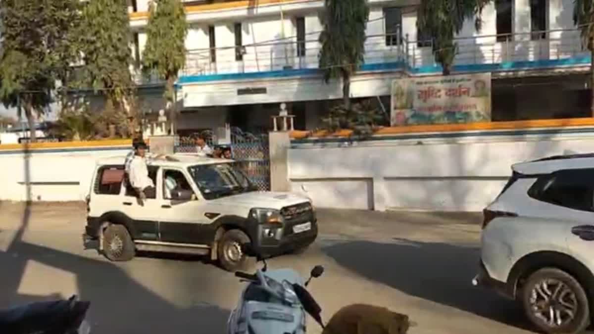 अंबिकापुर में खतरनाक स्टंट पर पुलिस की कार्रवाई, 8 गाड़ियां जब्त, ड्राइविंग लाइसेंस होंगे निरस्त