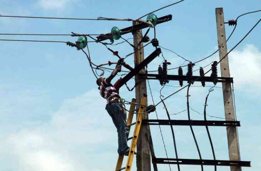 बिजली कंपनी ने 14 किसानों से जमा करवाए पैसे, अब तक नहीं मिला स्थाई कनेक्शन, सीएम से मिले