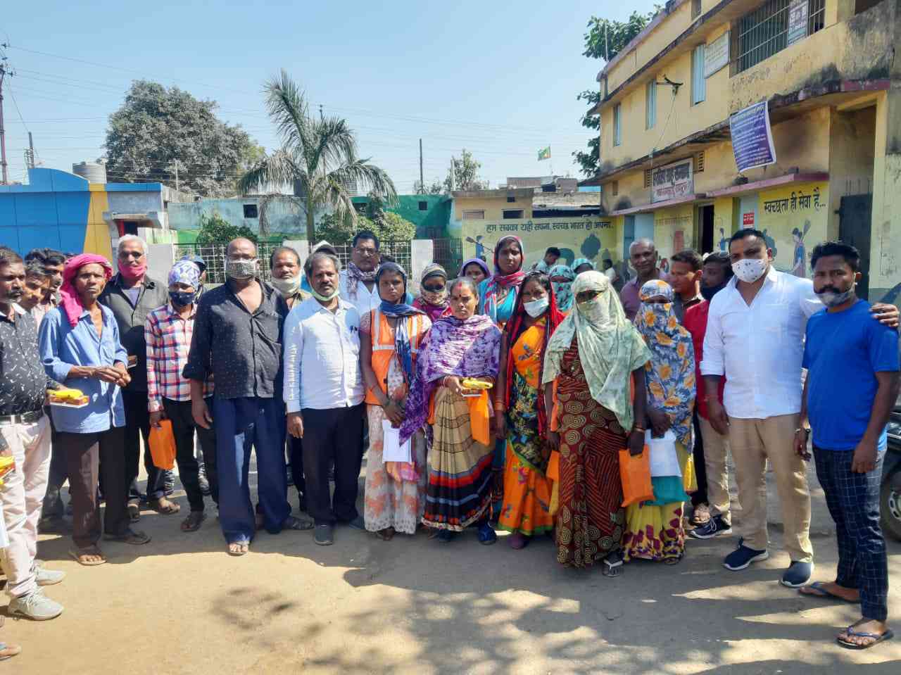 झिलमिलाते दीपों की रोशनी से प्रकाशित ये दीप उत्सव आपके घर में सुख,शांति, समृद्धि और
आनंद ले कर आए..