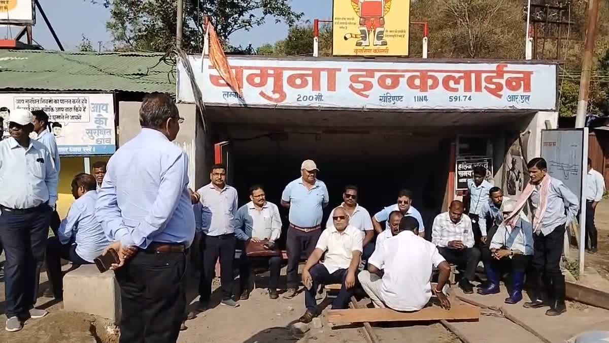 कुरासिया अंडरग्राउंड माइंस में जल संकट पर बवाल: श्रमिकों का धरना, टैंकर सप्लाई और नई पाइपलाइन का आश्वासन