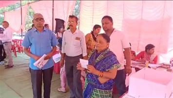 लॉटरी पद्धति के माध्यम से आवास का आबंटन, 83 लोगों को मकान आवास का किया गया आबंटन, महापौर नीरज पाल मुख्य रूप से रहे उपस्थित

