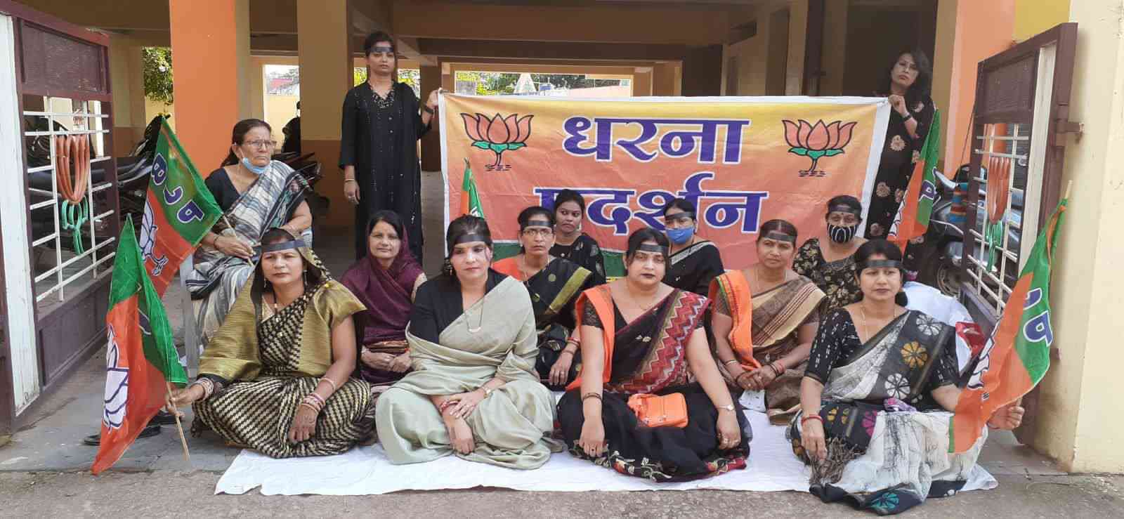 जशपुर में दिव्यांग बालिकाओं के साथ अत्याचार के विरोध में भाजपा महिला मोर्चा का मौन धरना-प्रदर्शन, कहा- उच्चस्तरीय जांच हो

