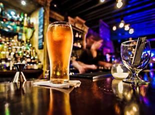 बार संचालकों के खिलाफ दुर्ग पुलिस की कार्यवाही, बार संचालक द्वारा नियमों की उड़ा रहे धज्जियां, रात 12 बजे के बाद संचालित कर रहे बार